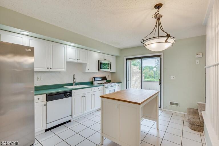 Property listing MLS 4050320 photo 10