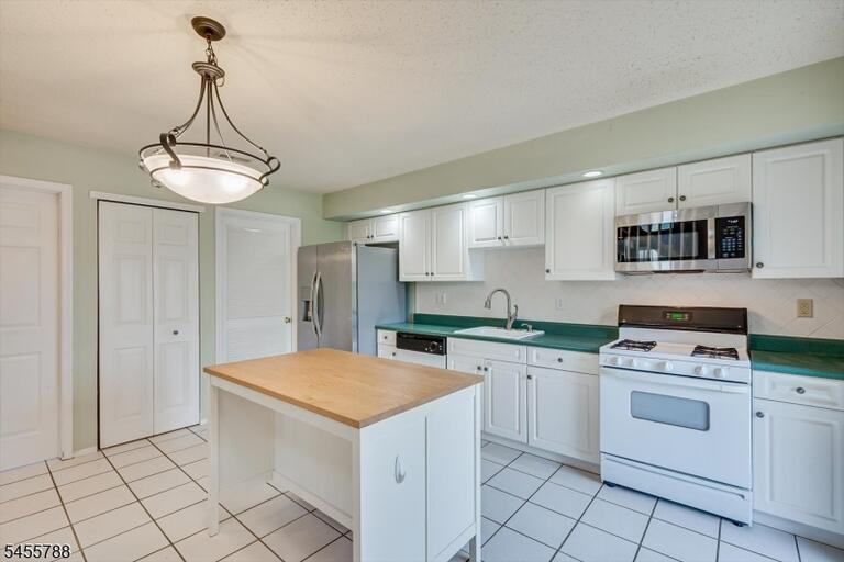Property listing MLS 4050320 photo 9