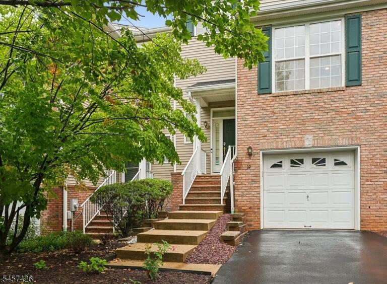 Property listing MLS 4050321 photo 1