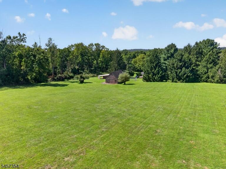 Property listing MLS 4050325 photo 15