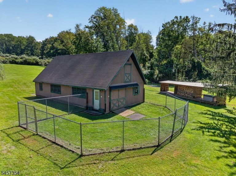 Property listing MLS 4050325 photo 17