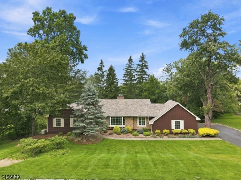 Property listing MLS 4050326 photo 2