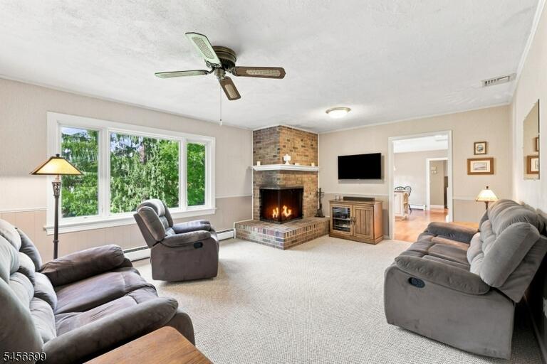 Property listing MLS 4050326 photo 9