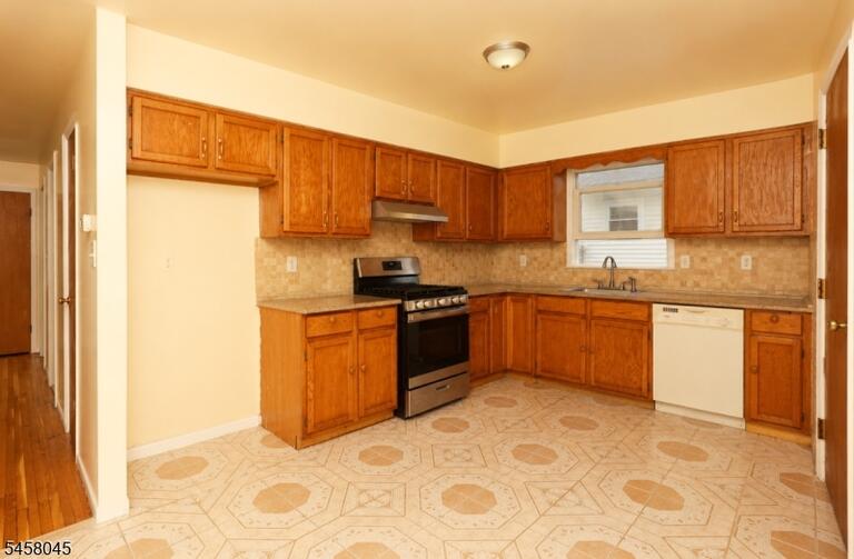 Property listing MLS 4050330 photo 4