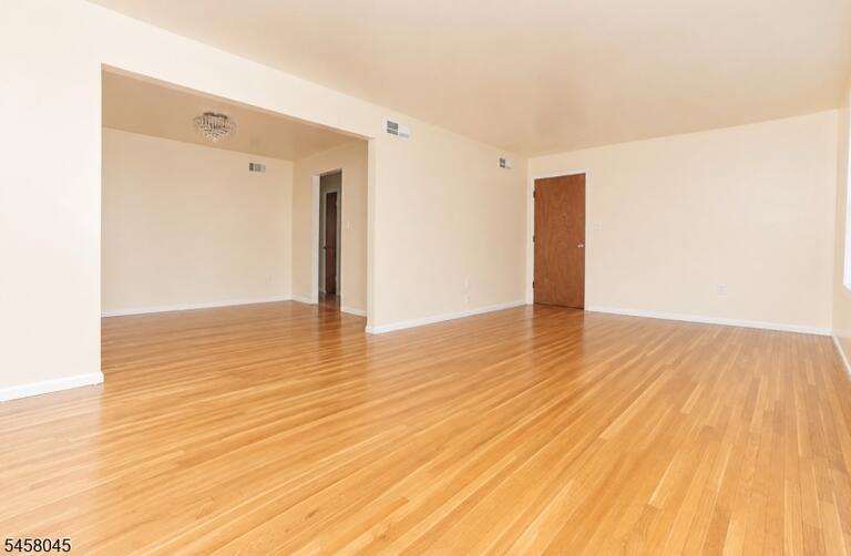 Property listing MLS 4050330 photo 8