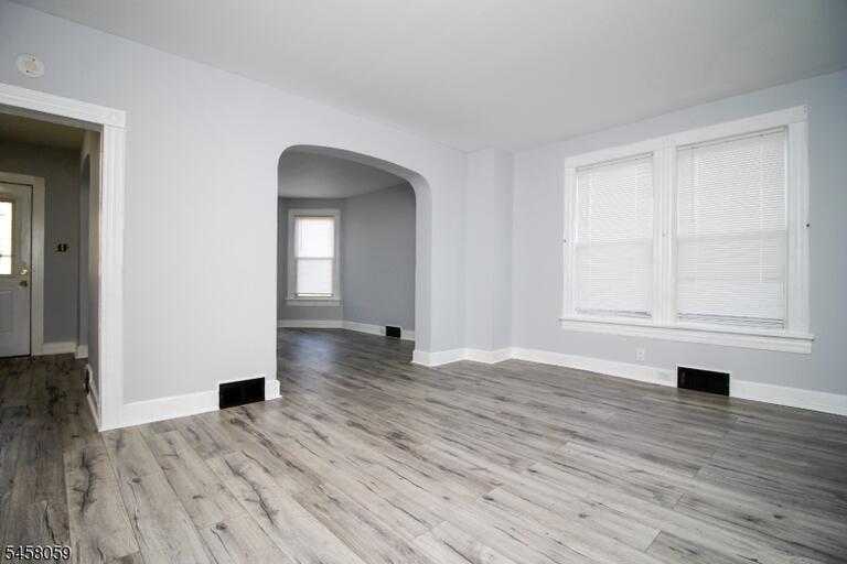 Property listing MLS 4050340 photo 8