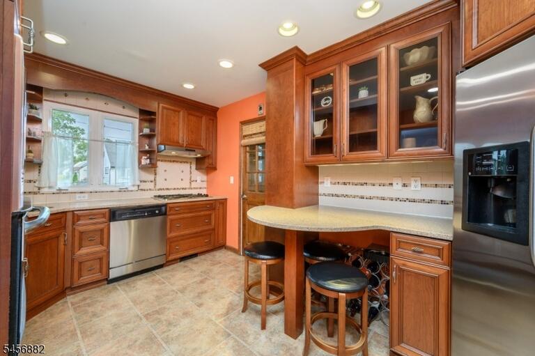 Property listing MLS 4050358 photo 9