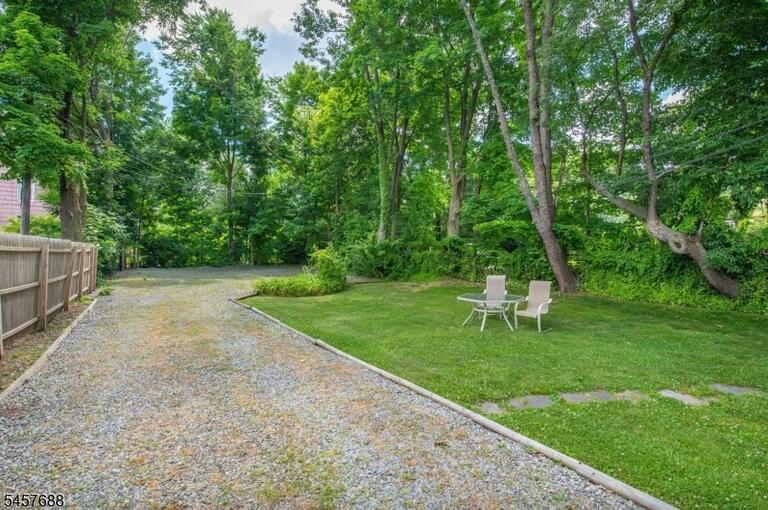 Property listing MLS 4050359 photo 11