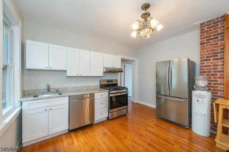 Property listing MLS 4050359 photo 3