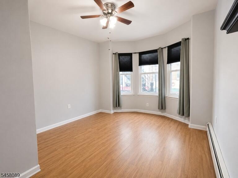 Property listing MLS 4050361 photo 4