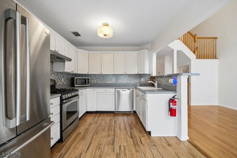Property listing MLS 4050409 photo 32