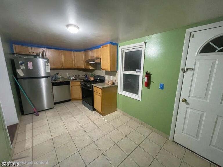 Property listing MLS 4050459 photo 3